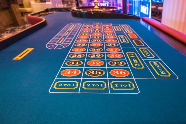 setiatoto platform displaying live casino blackjack table and sportsbook betting markets on mobile phone